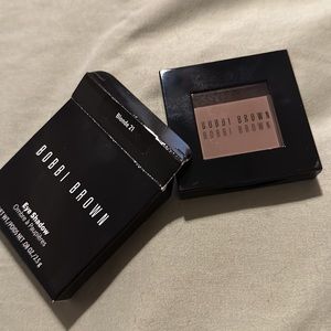 Bobbi Brown Eye Shadow in color blonde 21